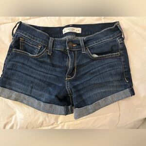 Abercrombie and Fitch Medium Wash Denim Shorts Size 26 / 2